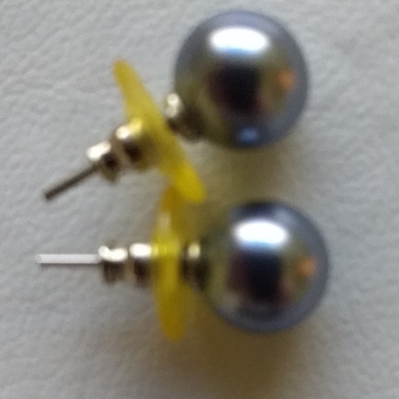 Ball Earings - Picture 3 of 5